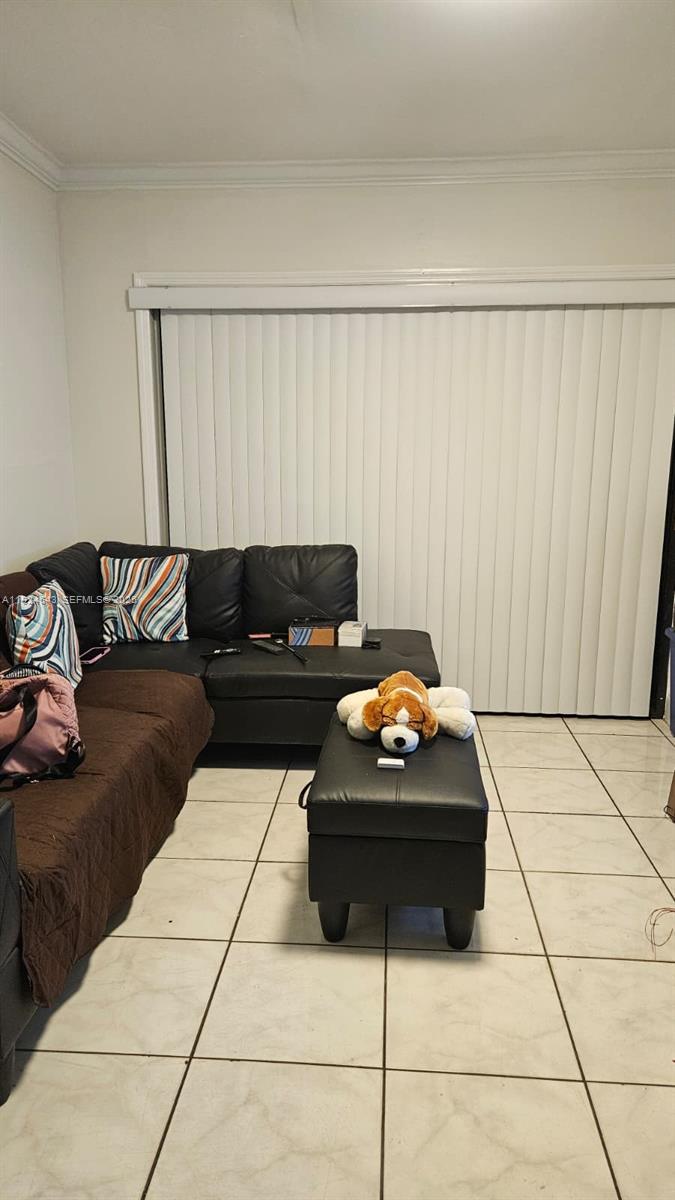 1471 W 43rd Pl #302 Hialeah, FL 33012