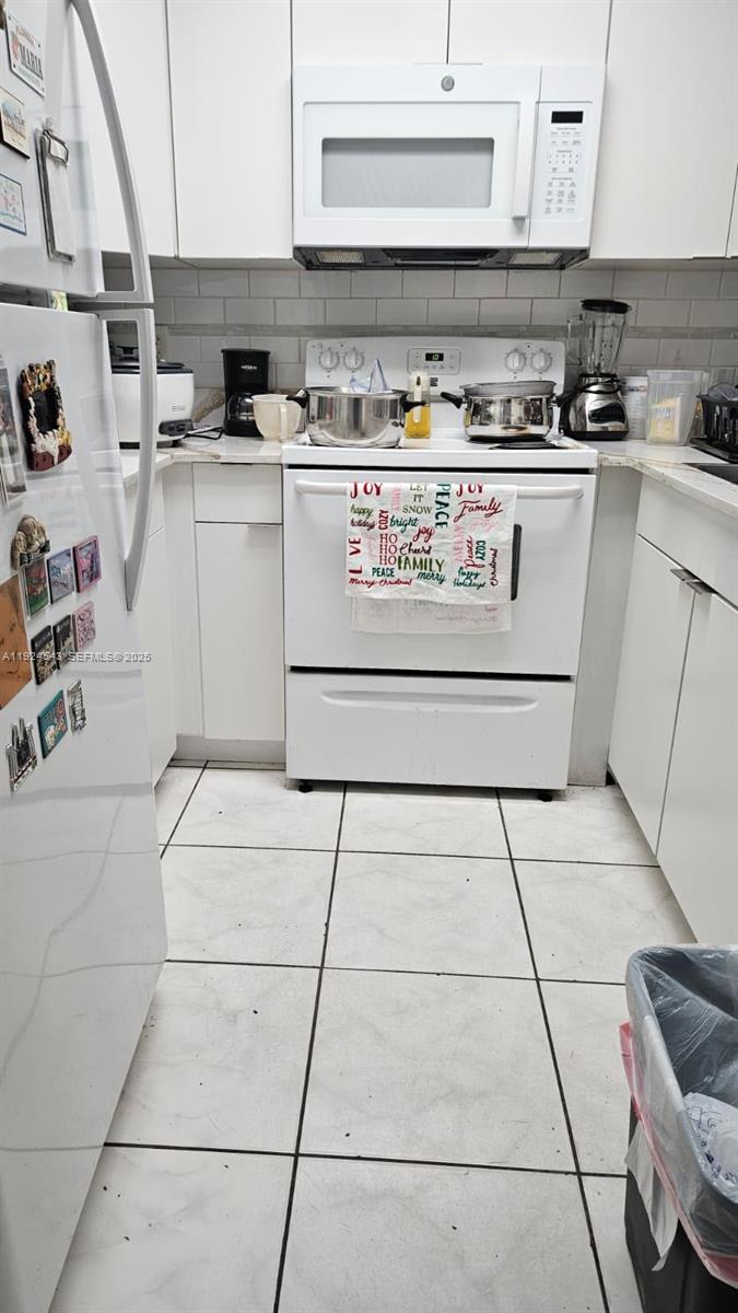 1471 W 43rd Pl #302 Hialeah, FL 33012