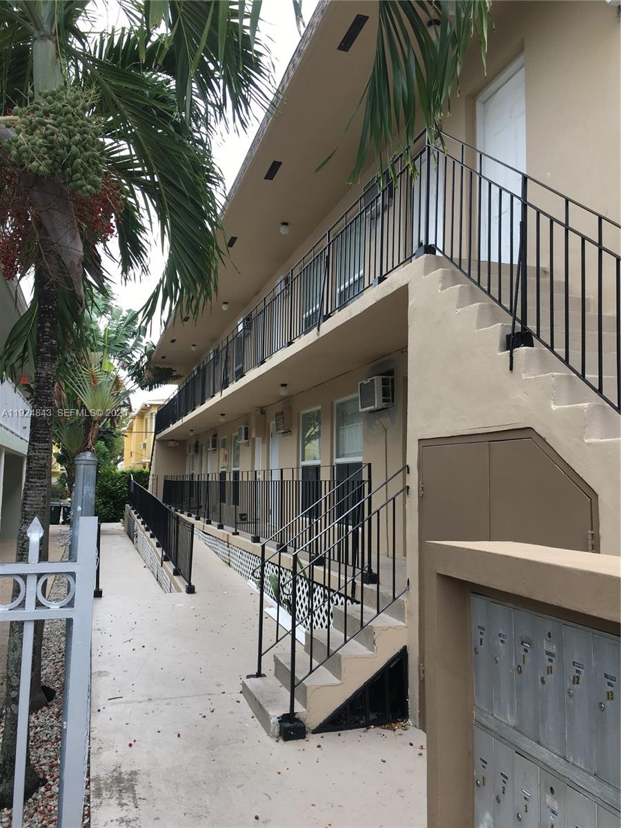 960 Biarritz Dr Miami Beach, FL 33141