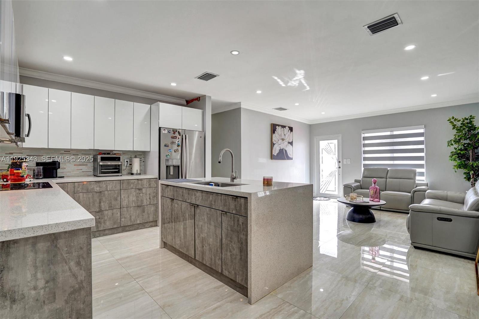 631 E 53rd St Hialeah, FL 33013