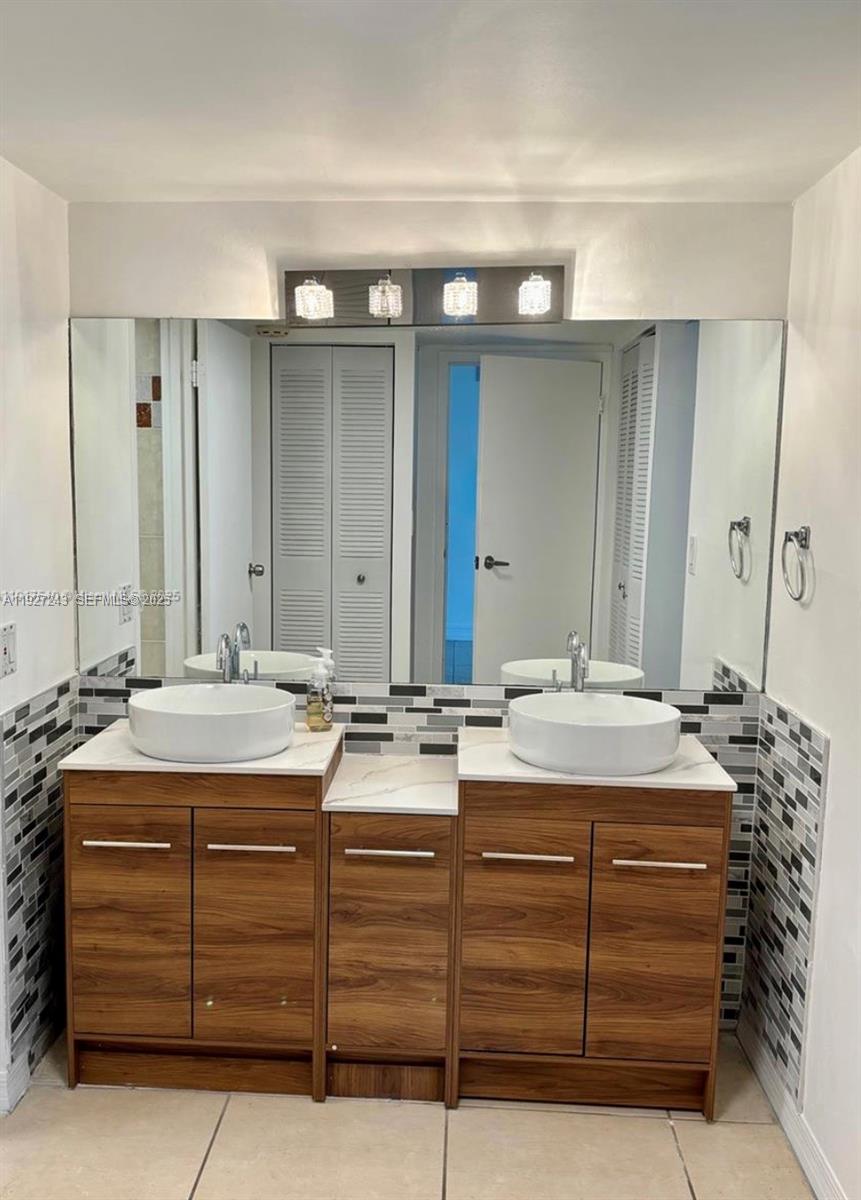 image Arlen House East14