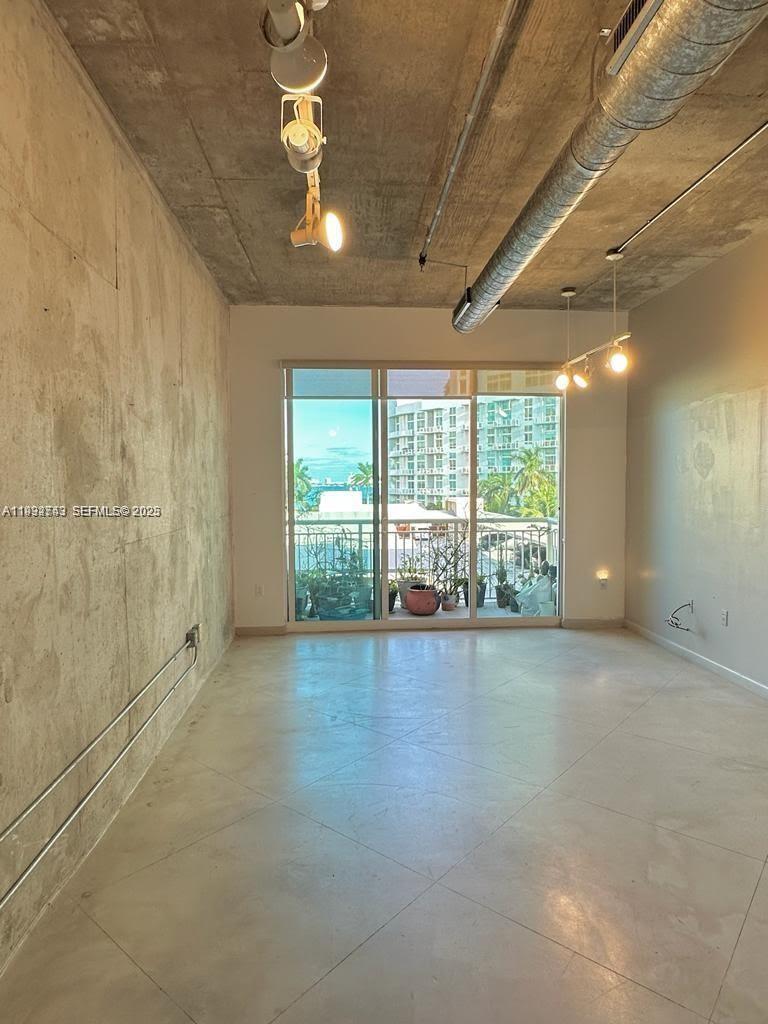 image Cite on the Bay West6