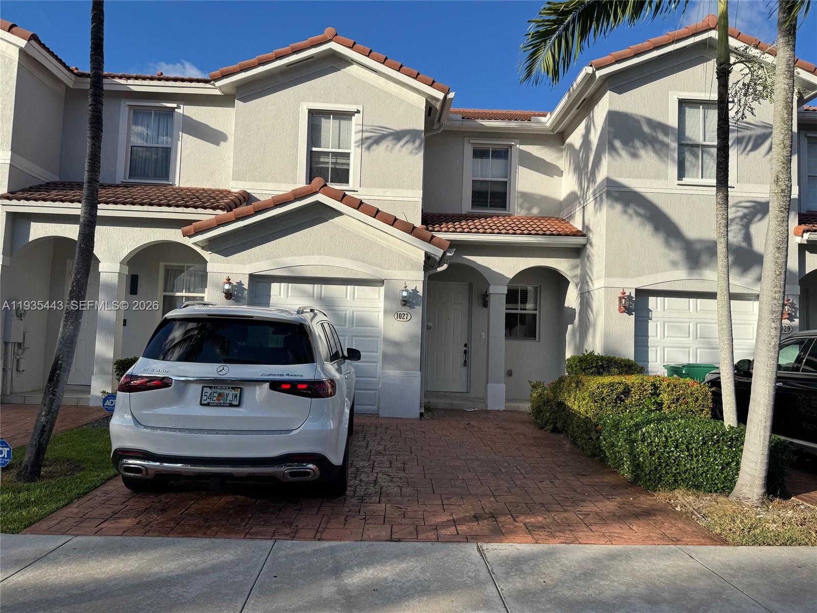 1027 NE 207th St #1027