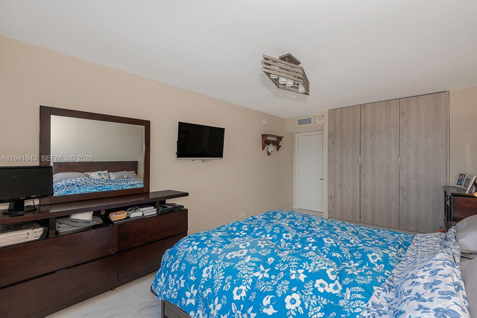 301 174th St #619 Sunny Isles Beach, FL 33160