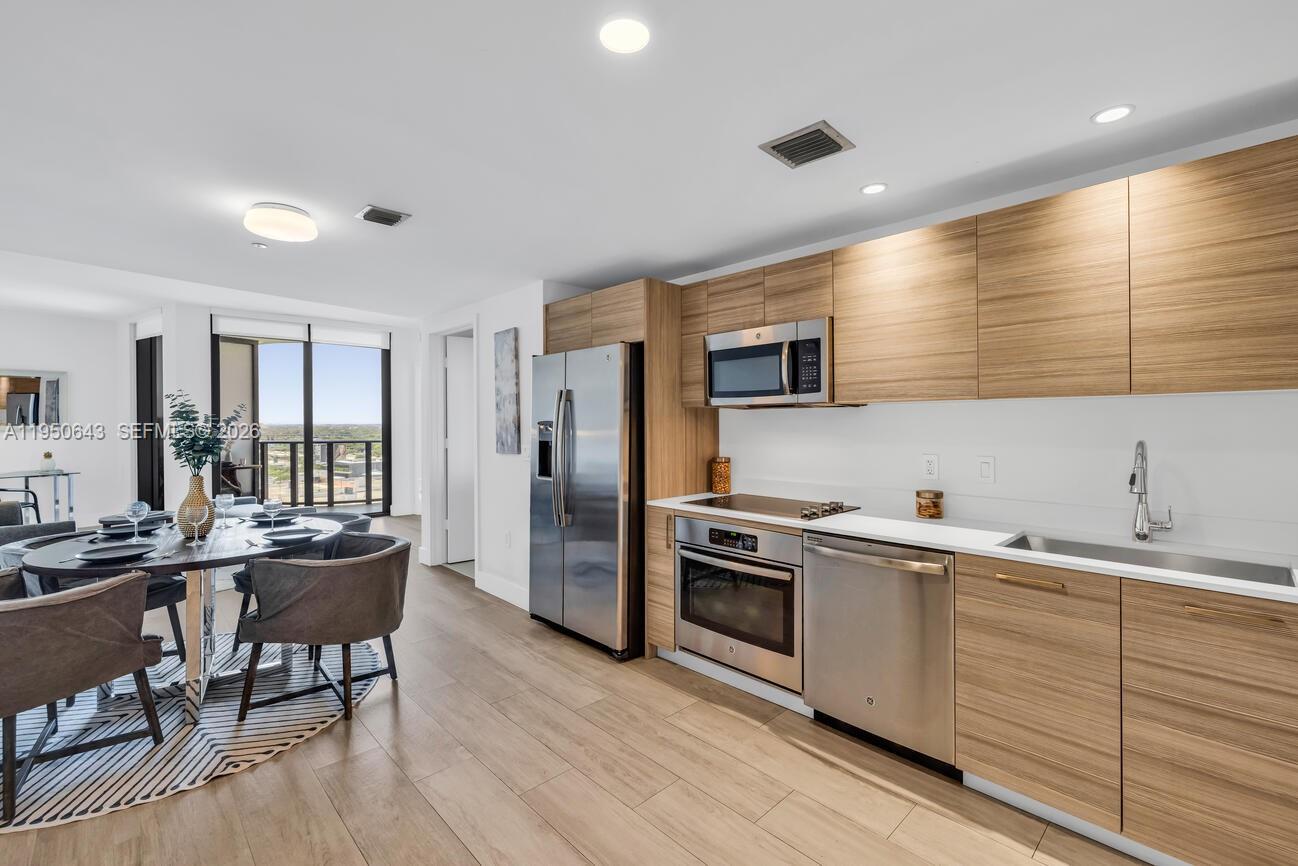 121 NE 34th St #1514