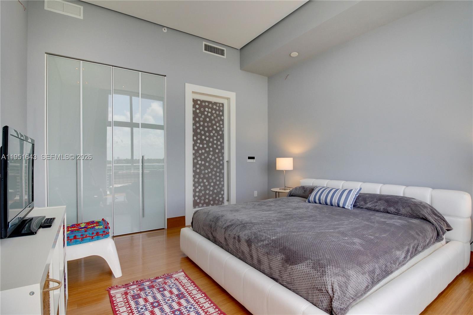 image Meridian Lofts9