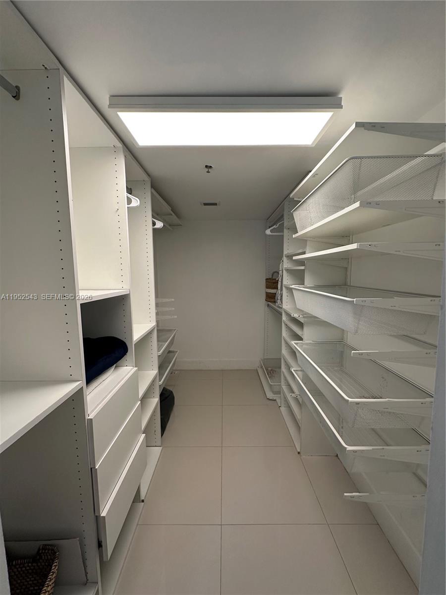 1200 Brickell Bay Dr #1712 Miami, FL 33131