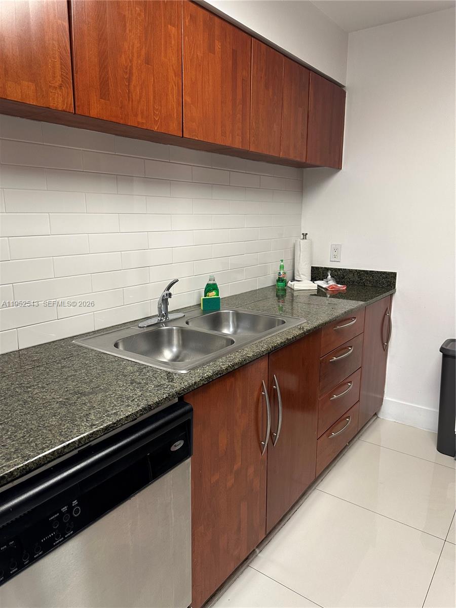 1200 Brickell Bay Dr #1712 Miami, FL 33131