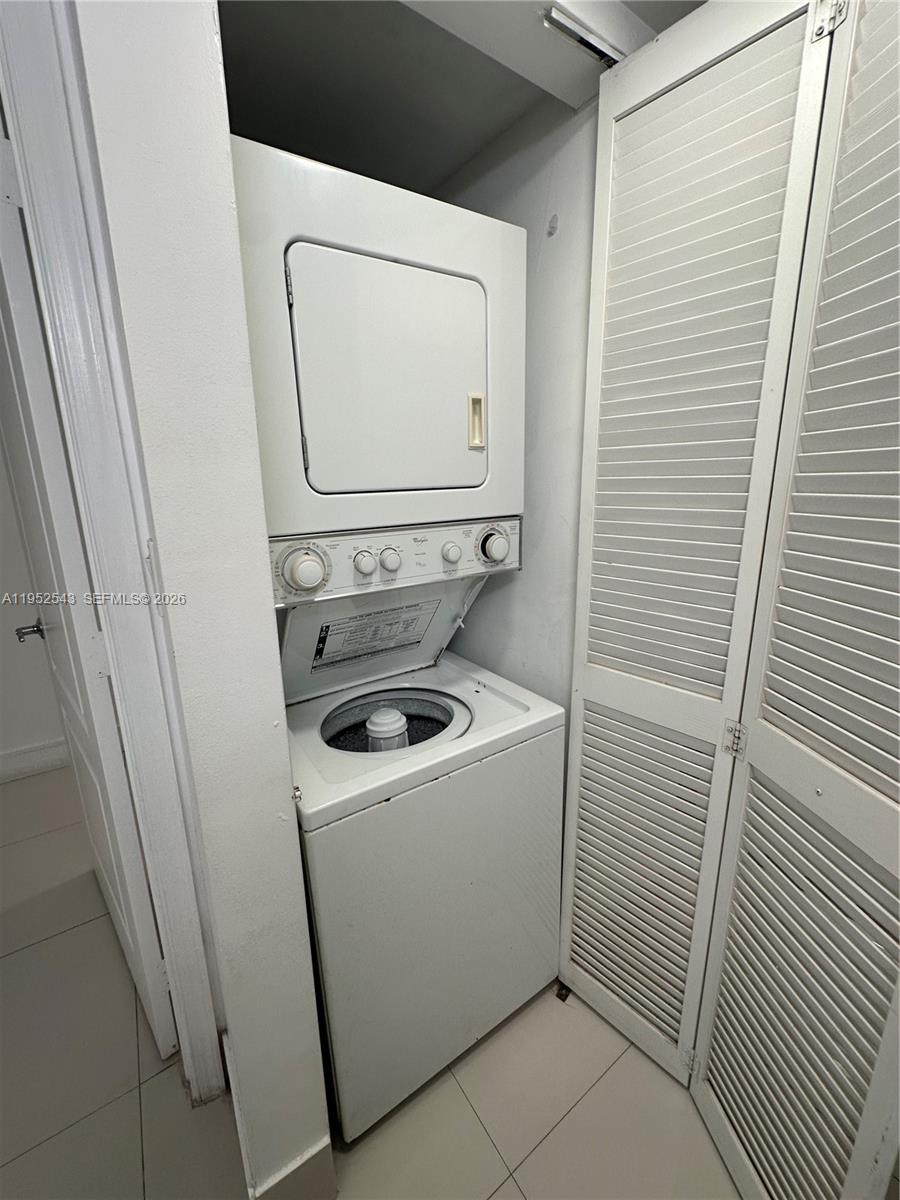 1200 Brickell Bay Dr #1712 Miami, FL 33131