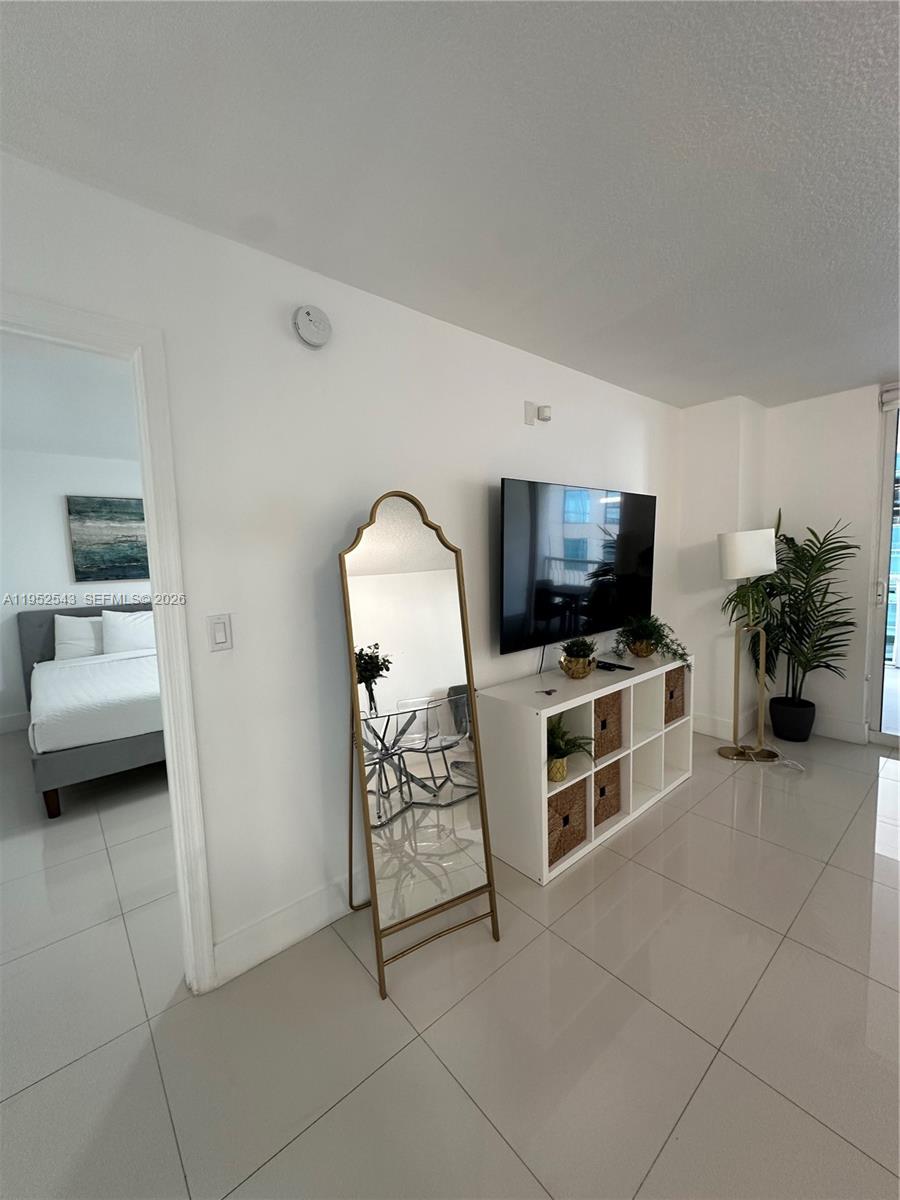 1200 Brickell Bay Dr #1712 Miami, FL 33131