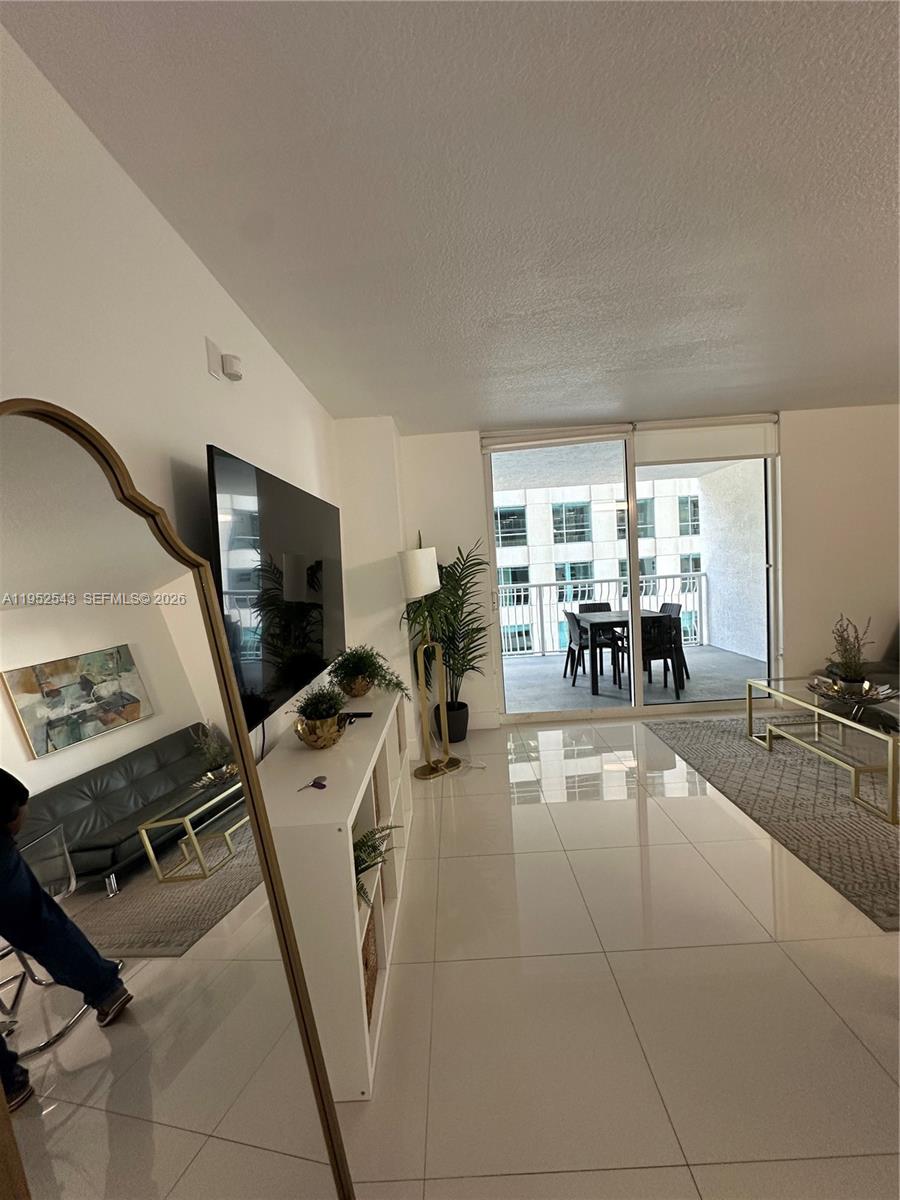 1200 Brickell Bay Dr #1712 Miami, FL 33131