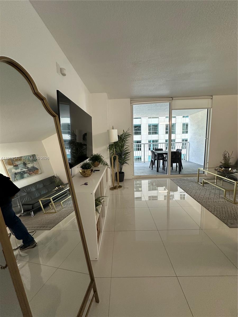 1200 Brickell Bay Dr #1712 Miami, FL 33131