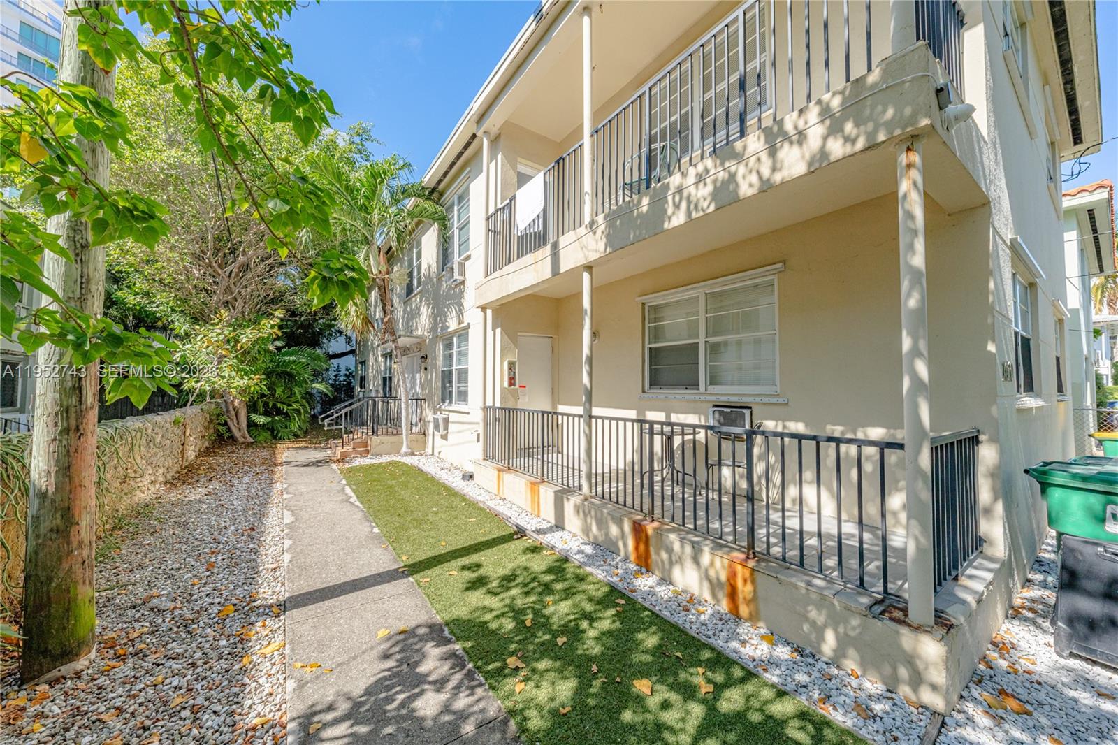 1610 Bay Rd Miami Beach, FL 33139