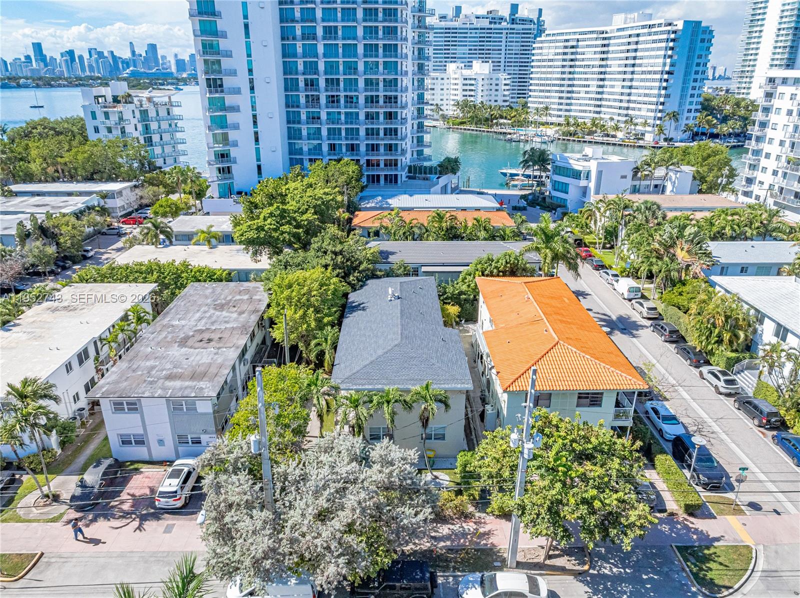 1610 Bay Rd Miami Beach, FL 33139