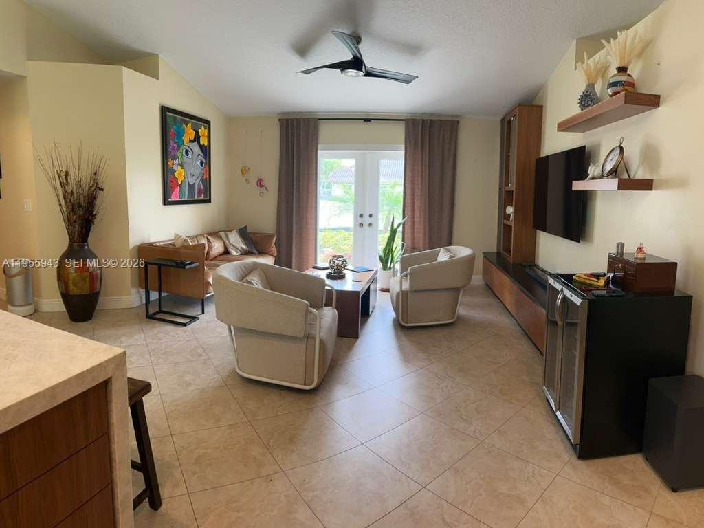 4199 NW 81st Ter Coral Springs, FL 33065