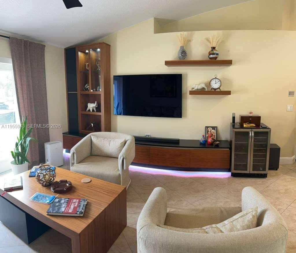 4199 NW 81st Ter Coral Springs, FL 33065