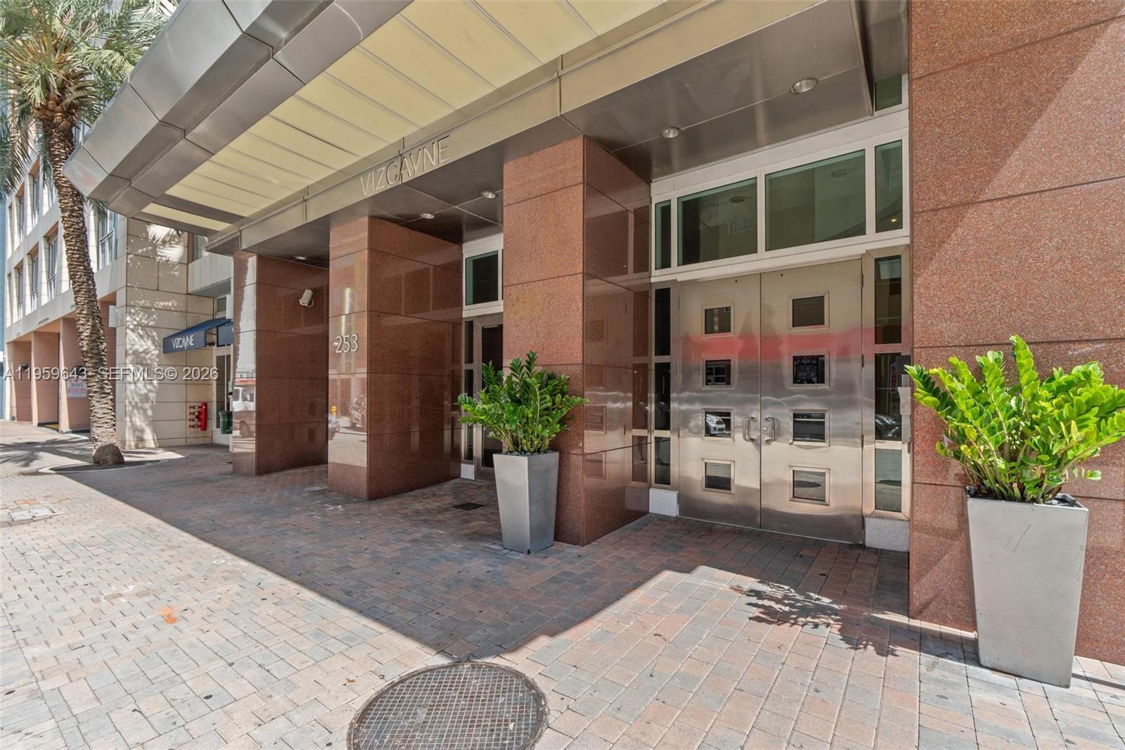 image Vizcayne South22