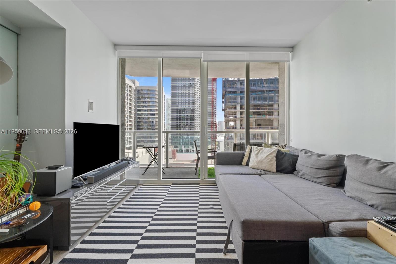 image Vizcayne South25