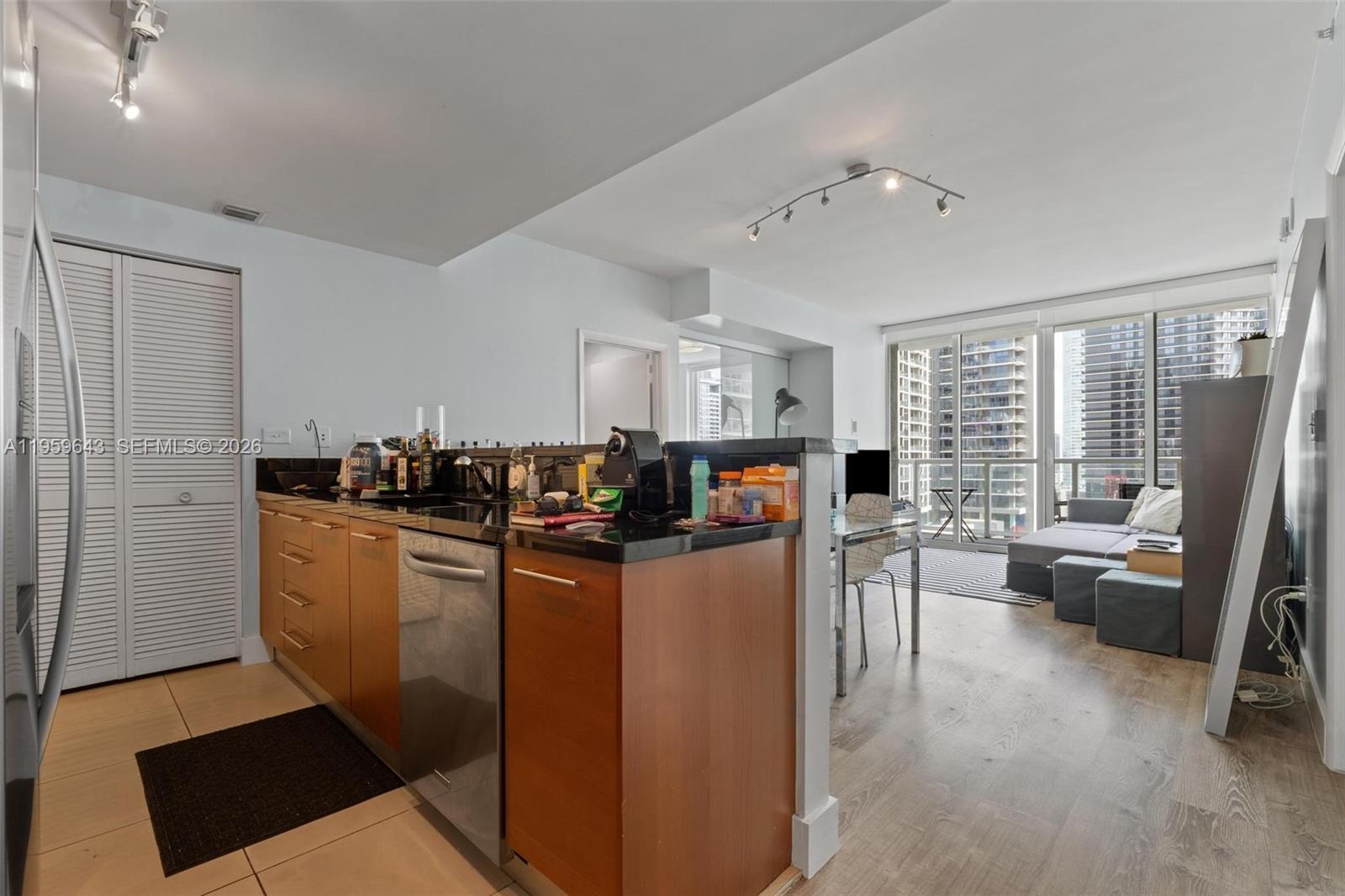 image Vizcayne South28