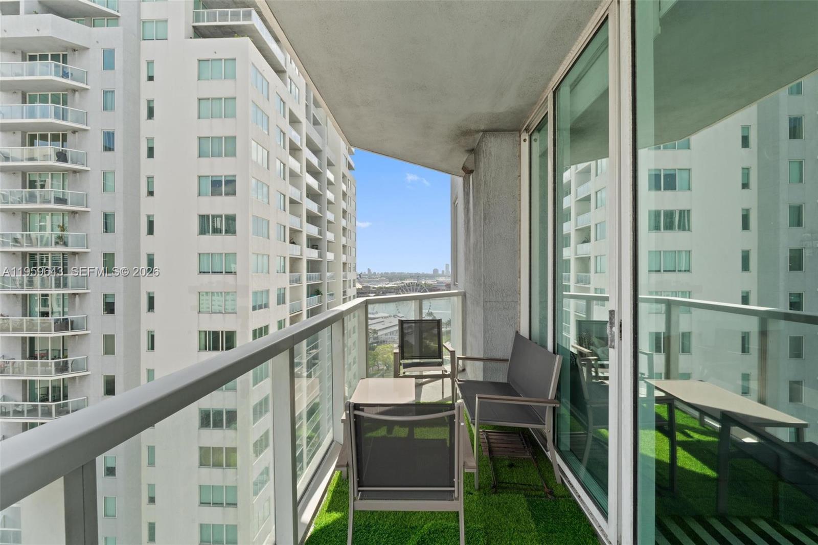 image Vizcayne South36