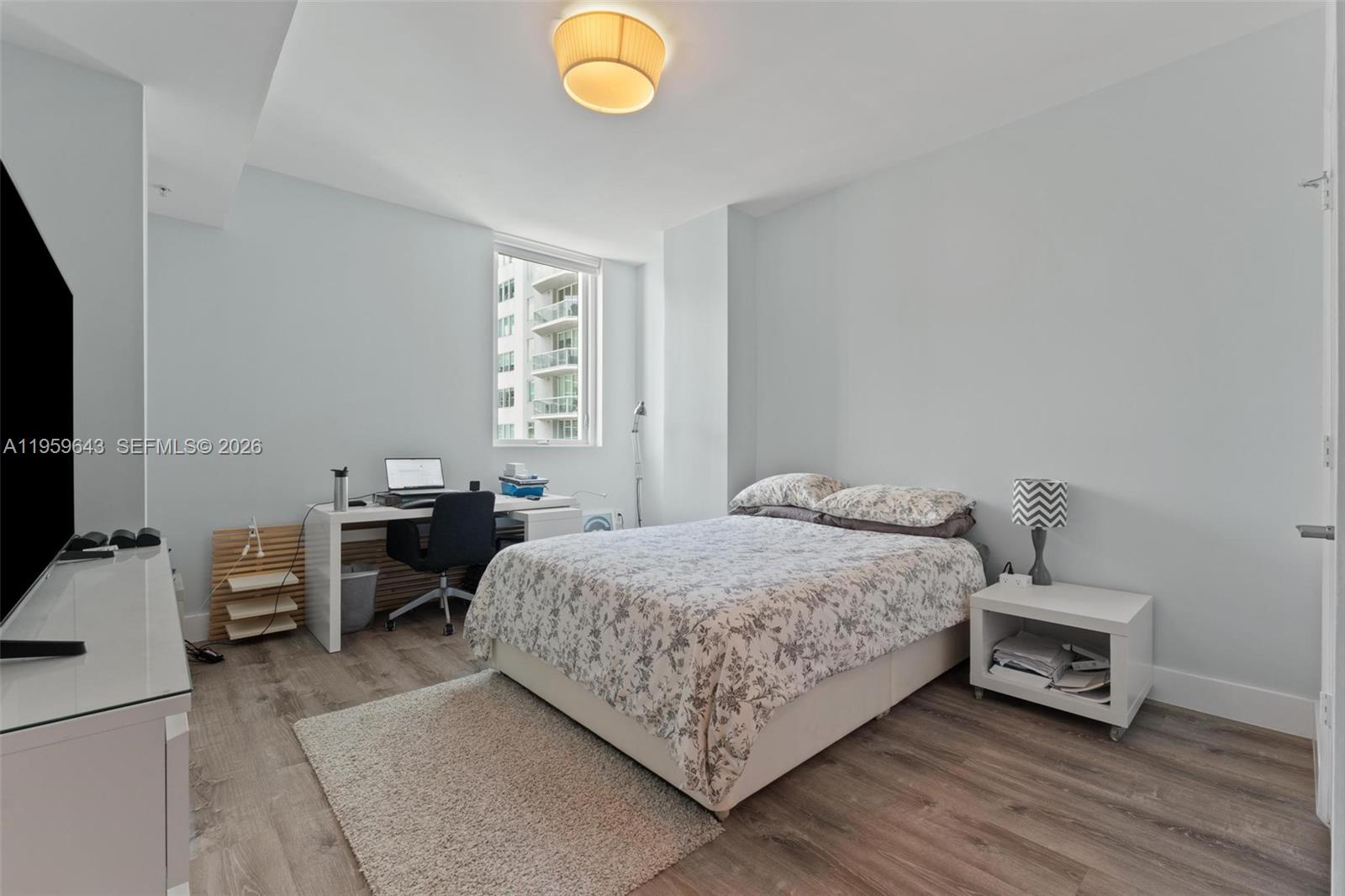 image Vizcayne South38