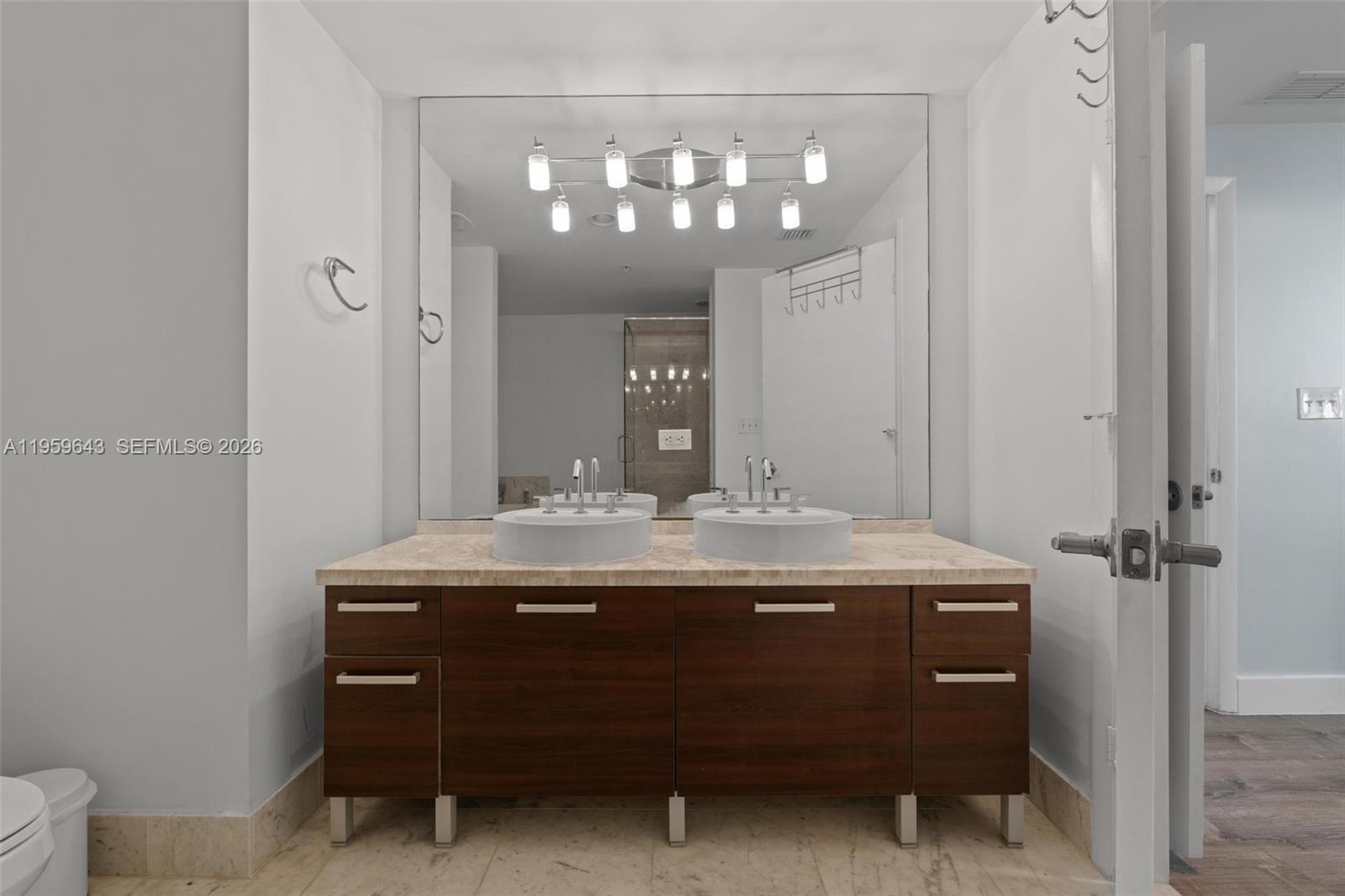 image Vizcayne South41