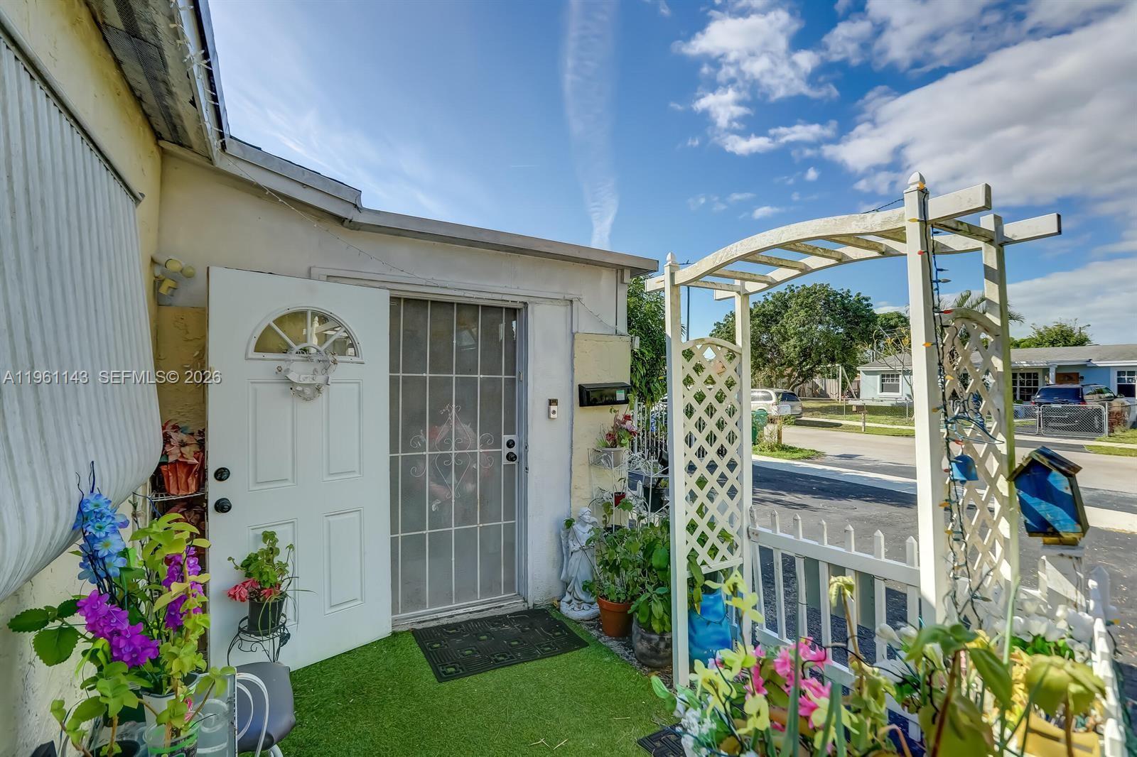 2200 SW 42nd Way Fort Lauderdale, FL 33317