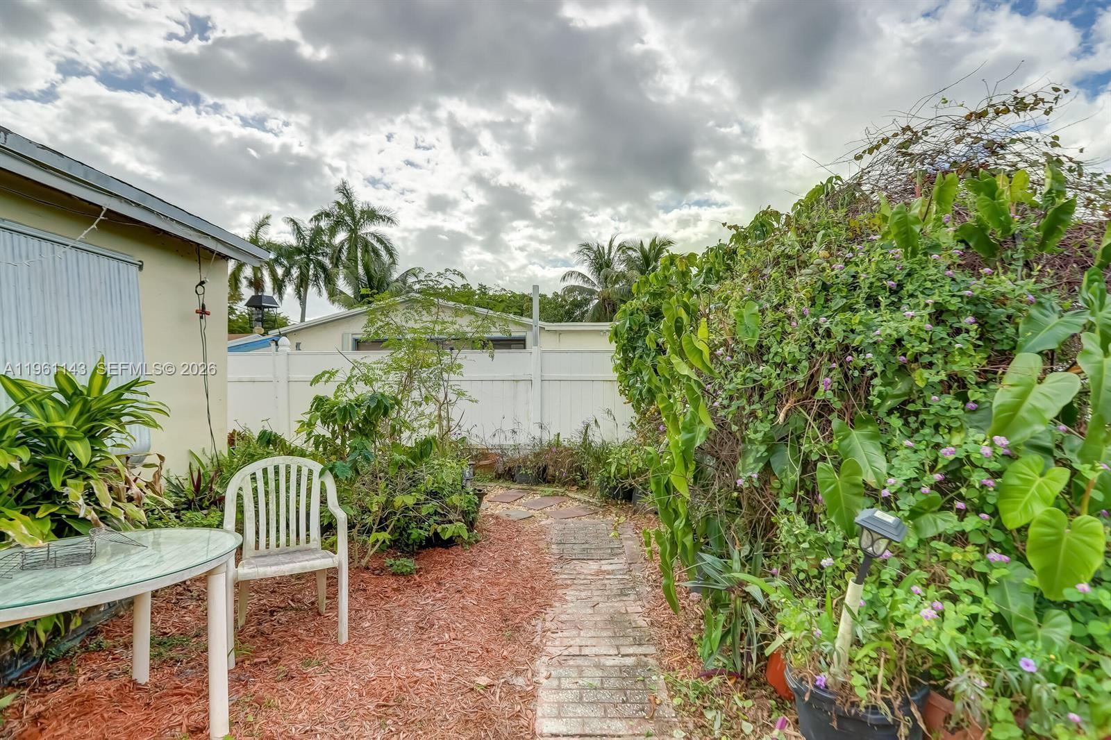 2200 SW 42nd Way Fort Lauderdale, FL 33317