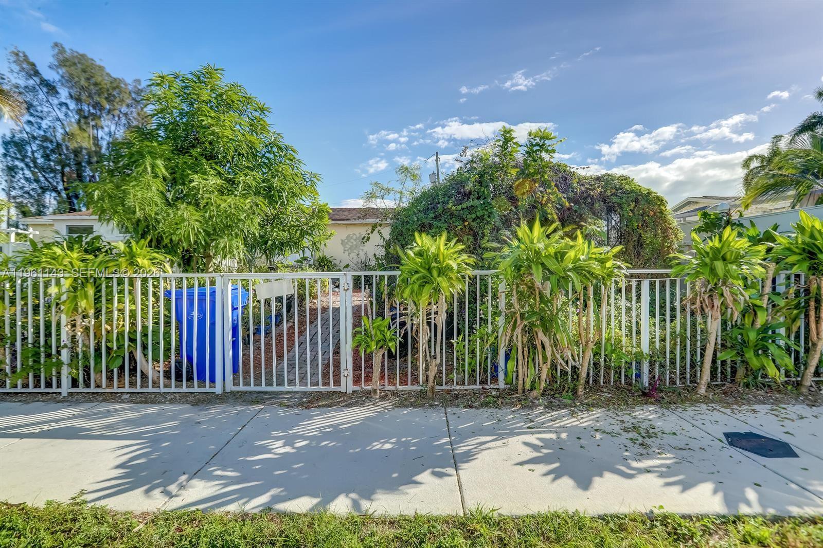 2200 SW 42nd Way Fort Lauderdale, FL 33317