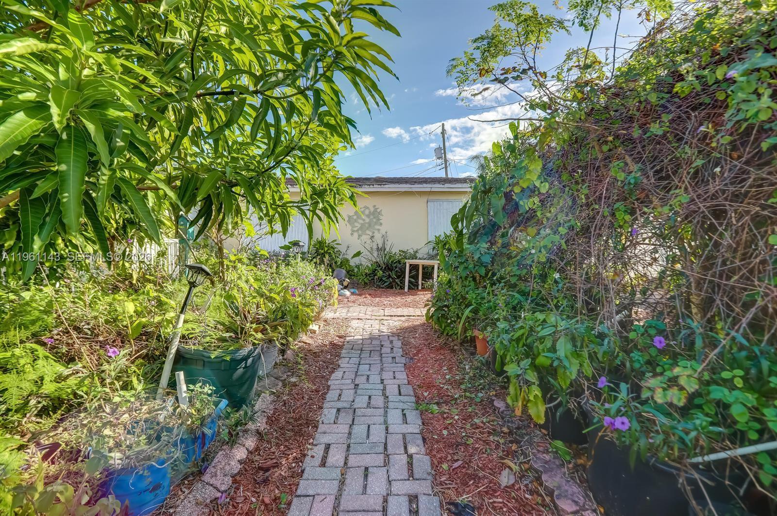 2200 SW 42nd Way Fort Lauderdale, FL 33317