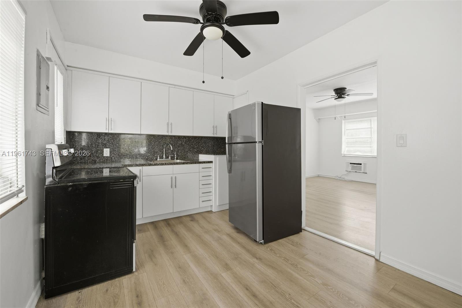 3267 Franklin Ave #Upstairs