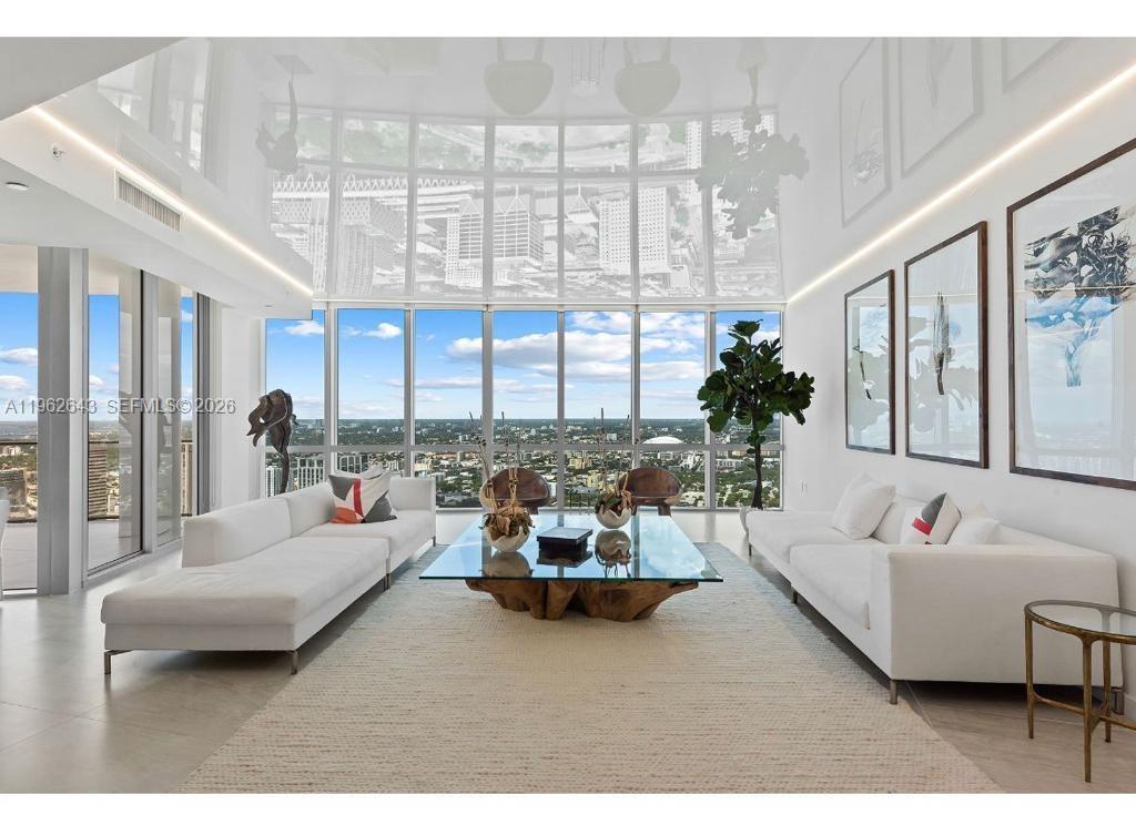 image Paramount Miami Worldcenter0