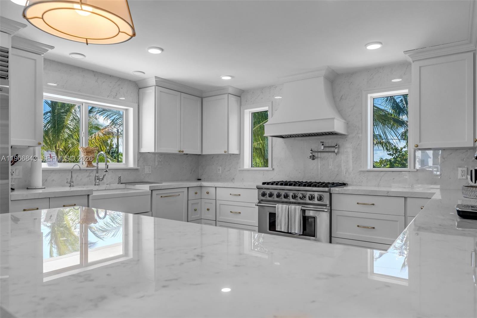 17 Poisonwood Rd Key Largo, FL 33037