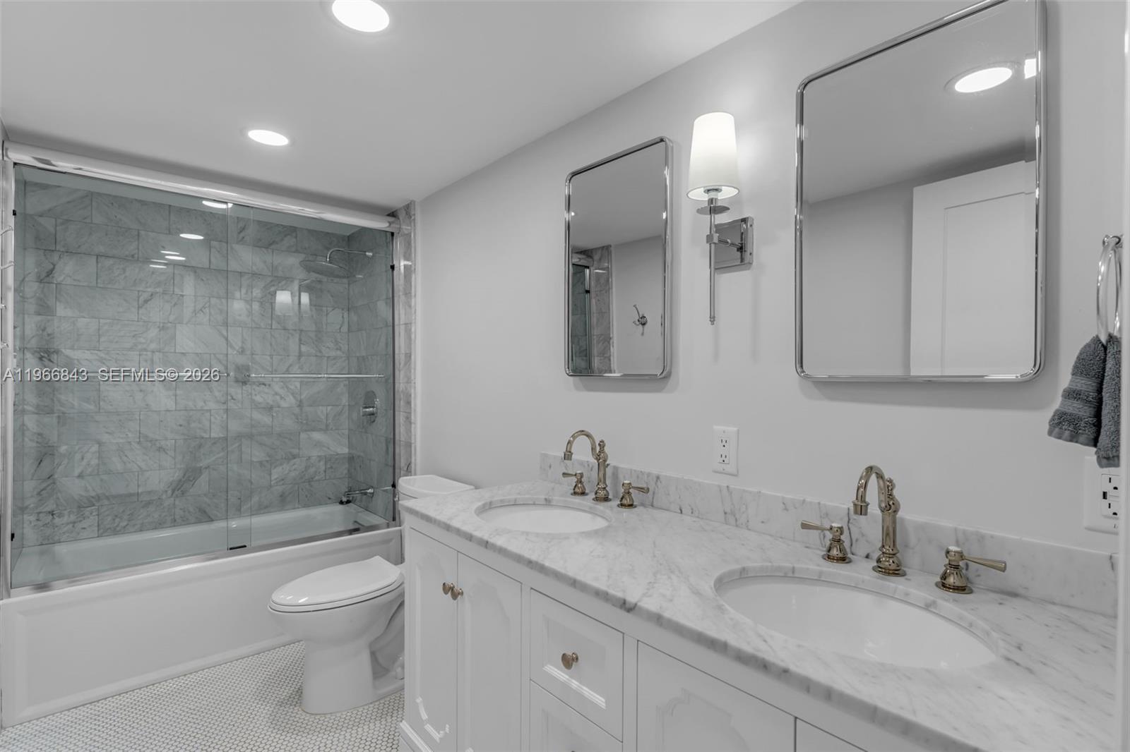 17 Poisonwood Rd Key Largo, FL 33037