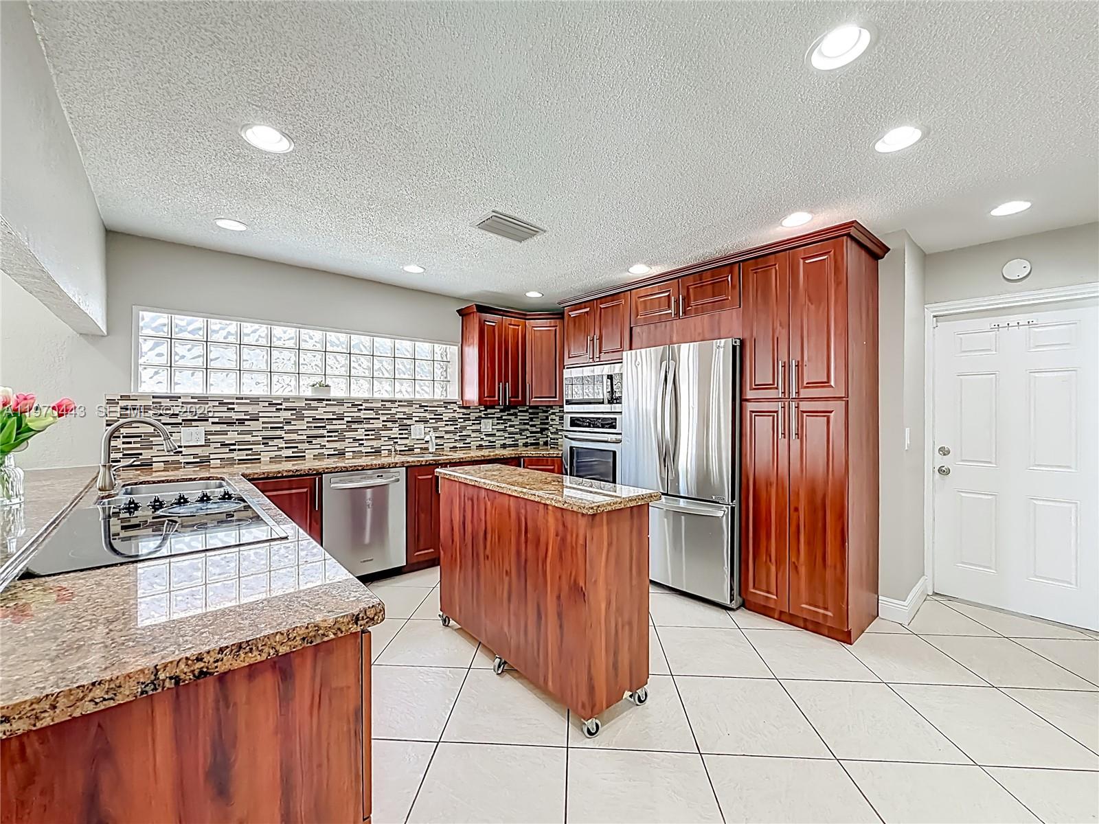 4241 NW 74th Ave Lauderhill, FL 33319