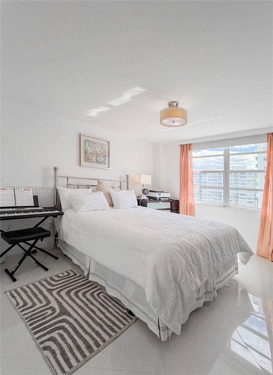 2780 NE 183rd St #1504 Aventura, FL 33160