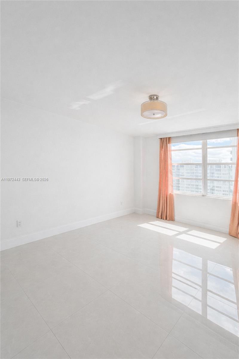 2780 NE 183rd St #1504 Aventura, FL 33160