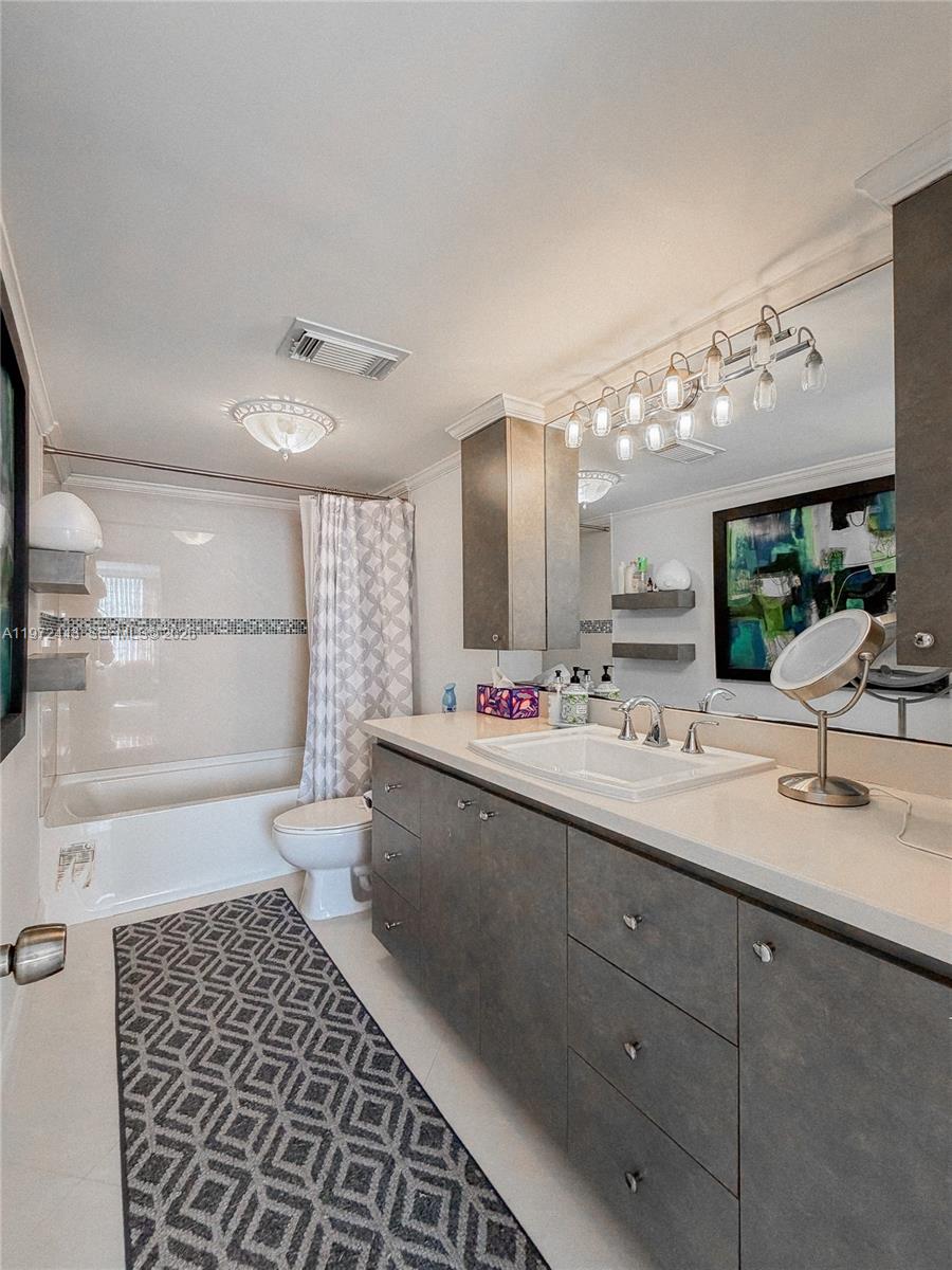 2780 NE 183rd St #1504 Aventura, FL 33160