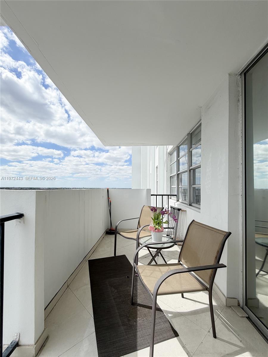 2780 NE 183rd St #1504 Aventura, FL 33160