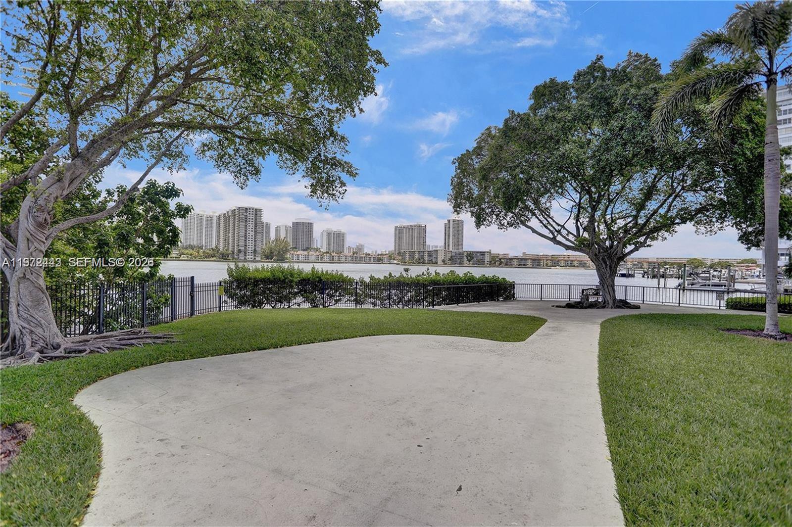 2780 NE 183rd St #1504 Aventura, FL 33160