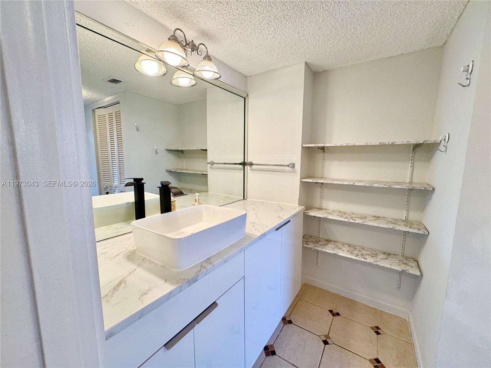 210 174th St #907 Sunny Isles Beach, FL 33160
