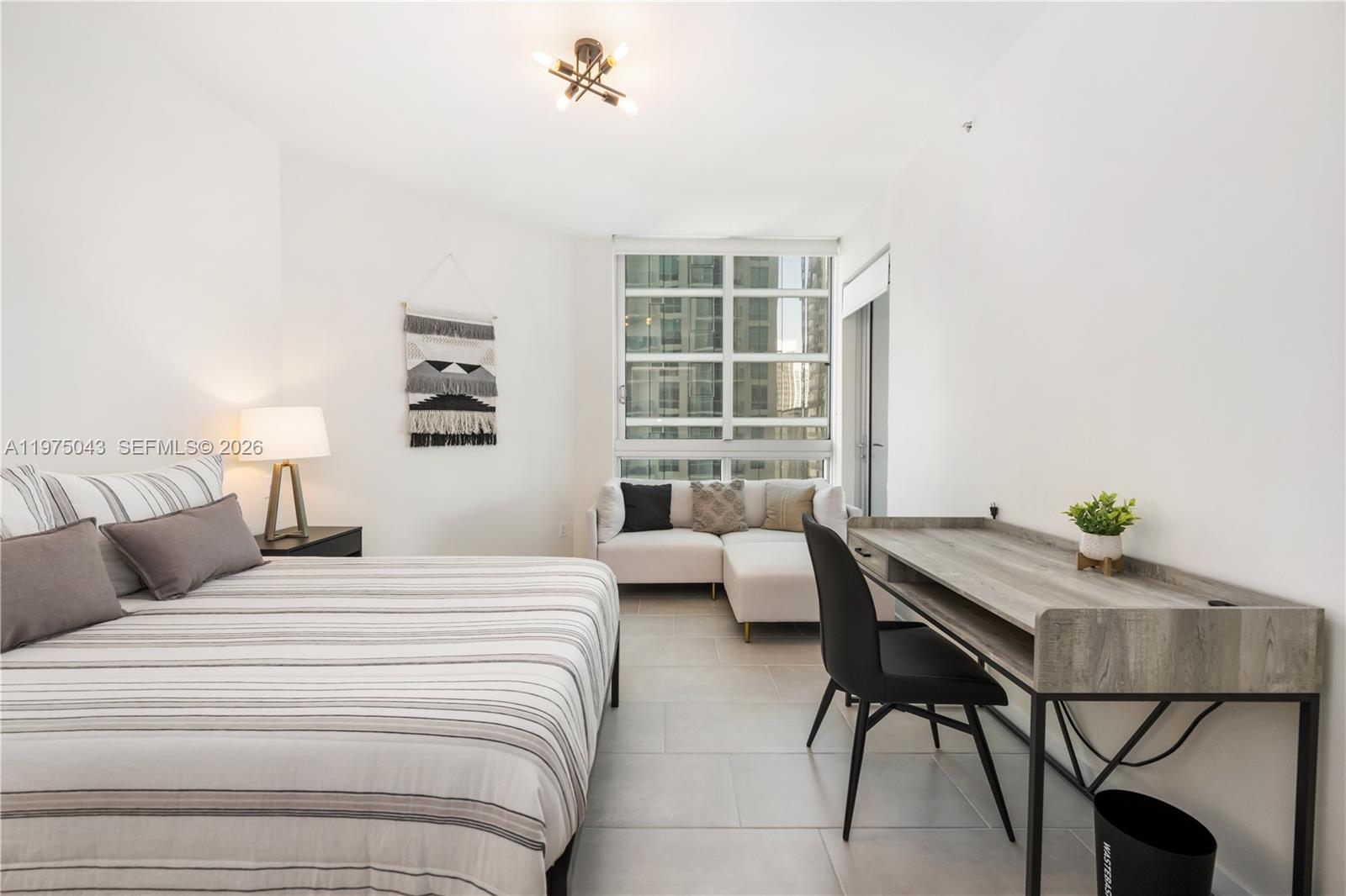 300 S Biscayne Blvd #T-1502 Miami, FL 33131