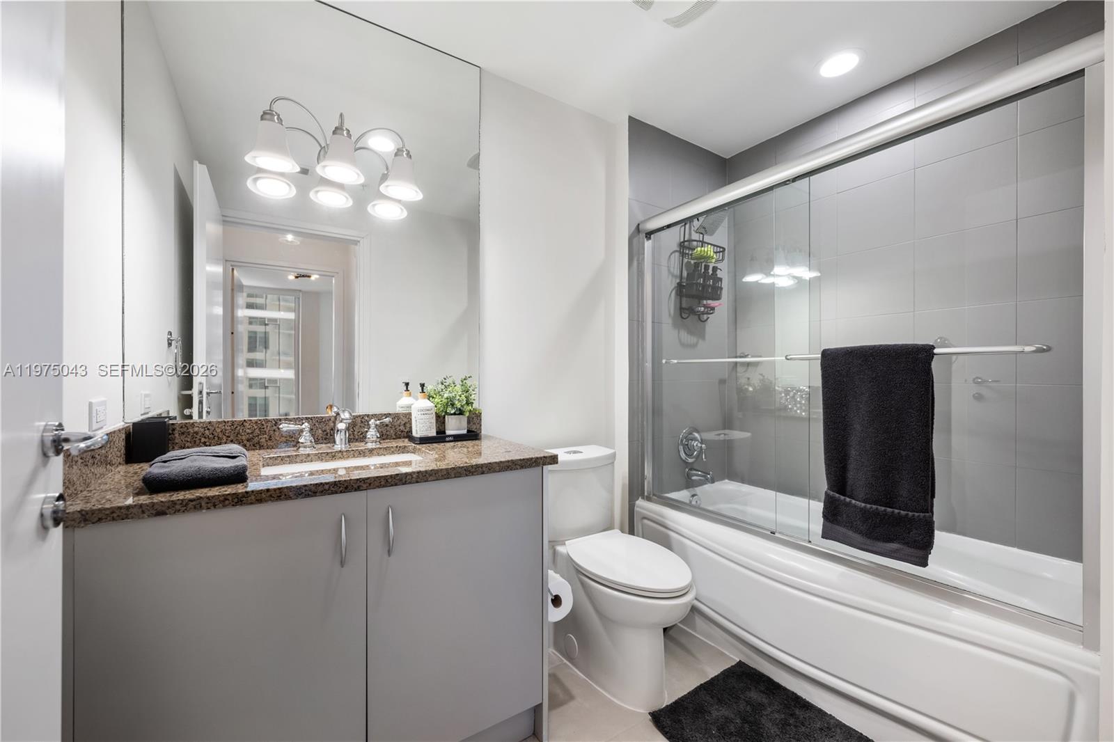 300 S Biscayne Blvd #T-1502 Miami, FL 33131