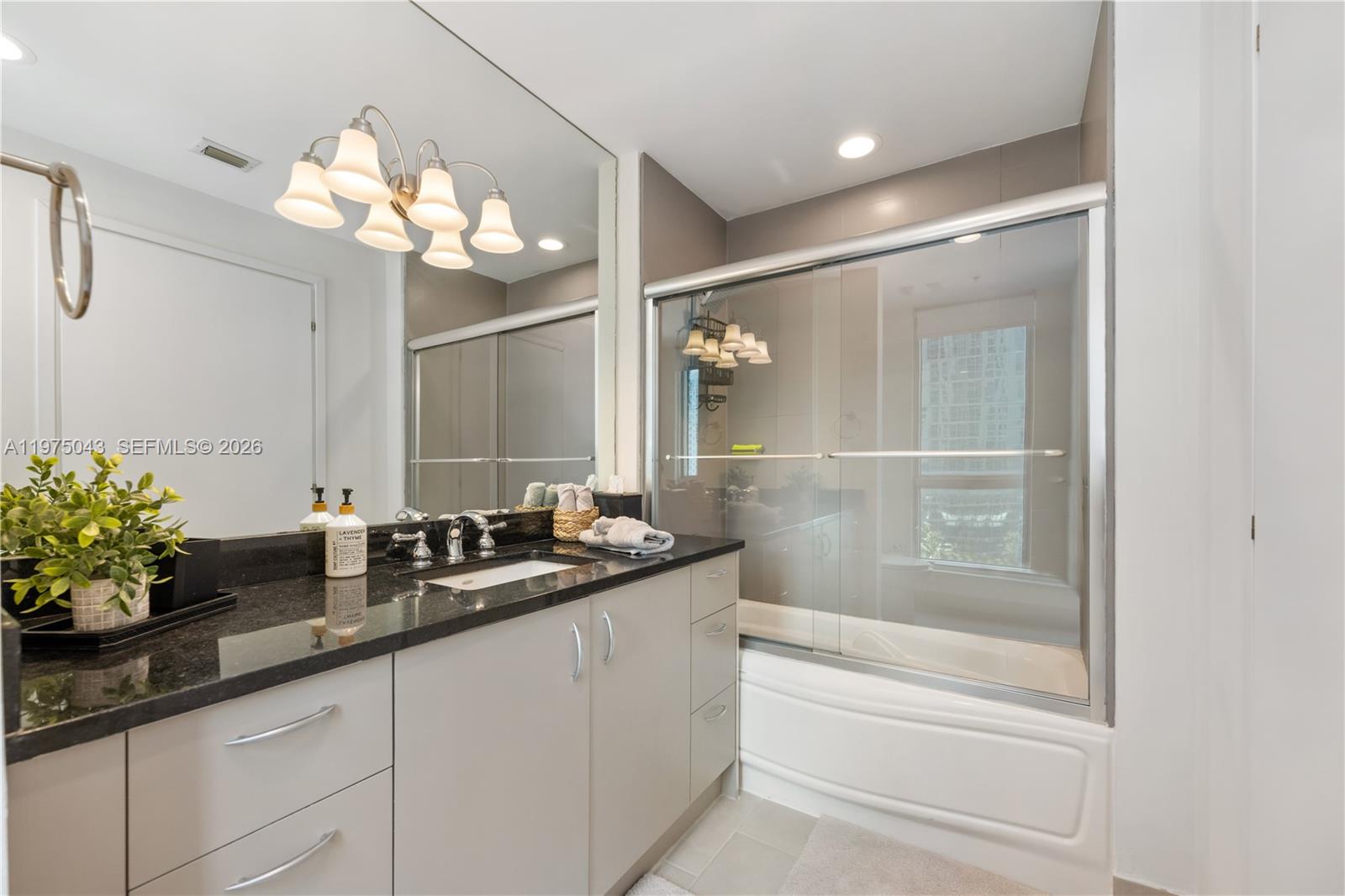 300 S Biscayne Blvd #T-1502 Miami, FL 33131