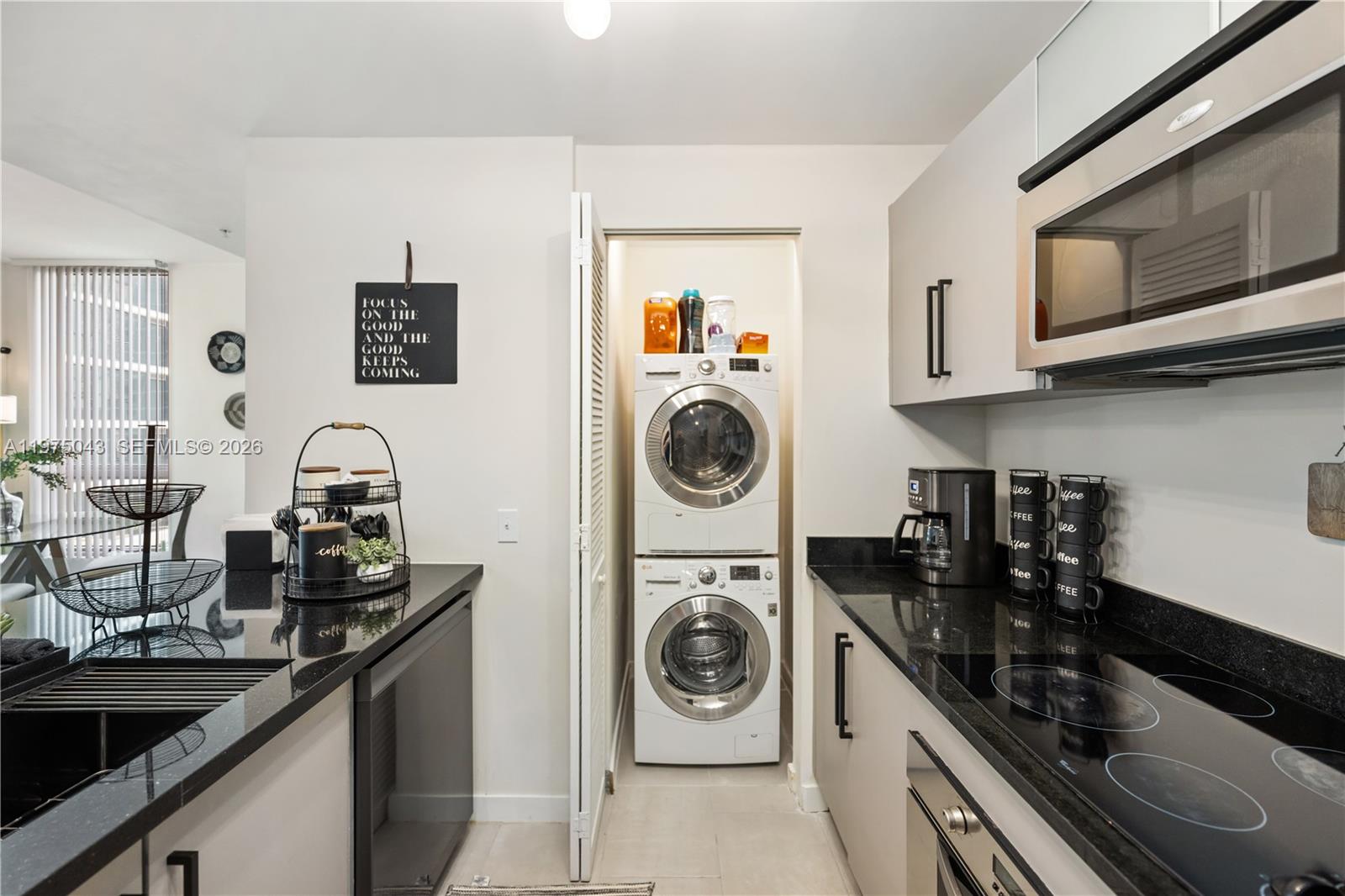 300 S Biscayne Blvd #T-1502 Miami, FL 33131