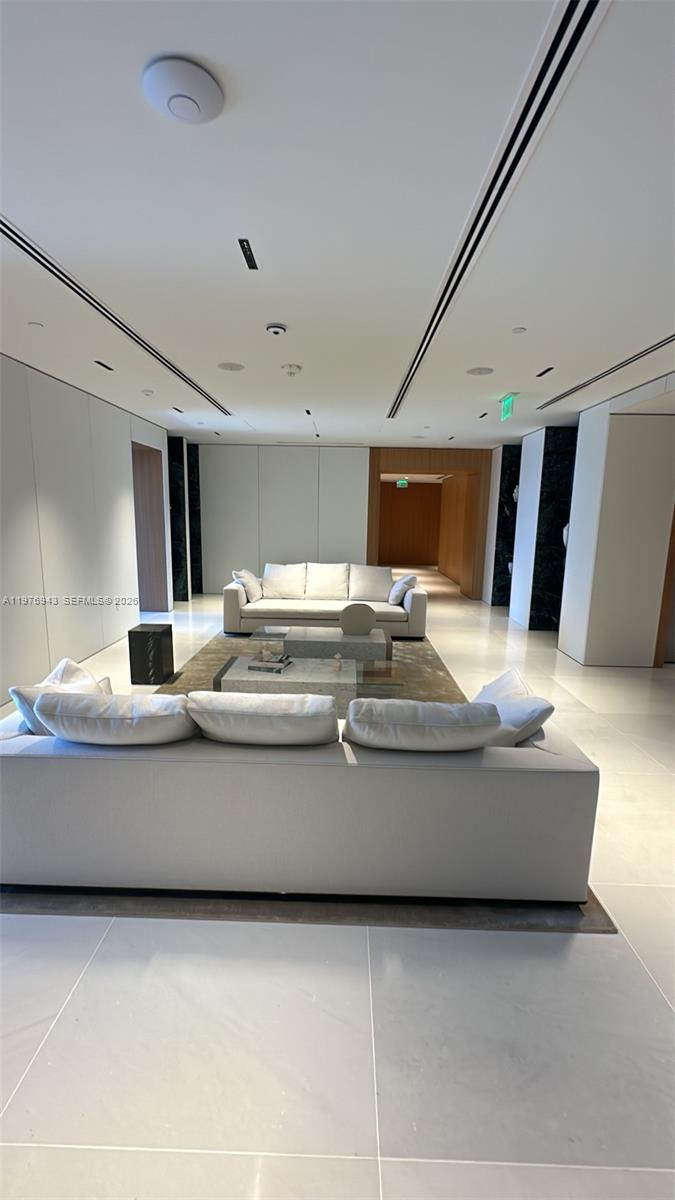 300 Biscayne Blvd Way #1909 Miami, FL 33131