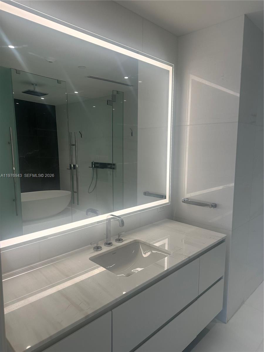 300 Biscayne Blvd Way #1909 Miami, FL 33131