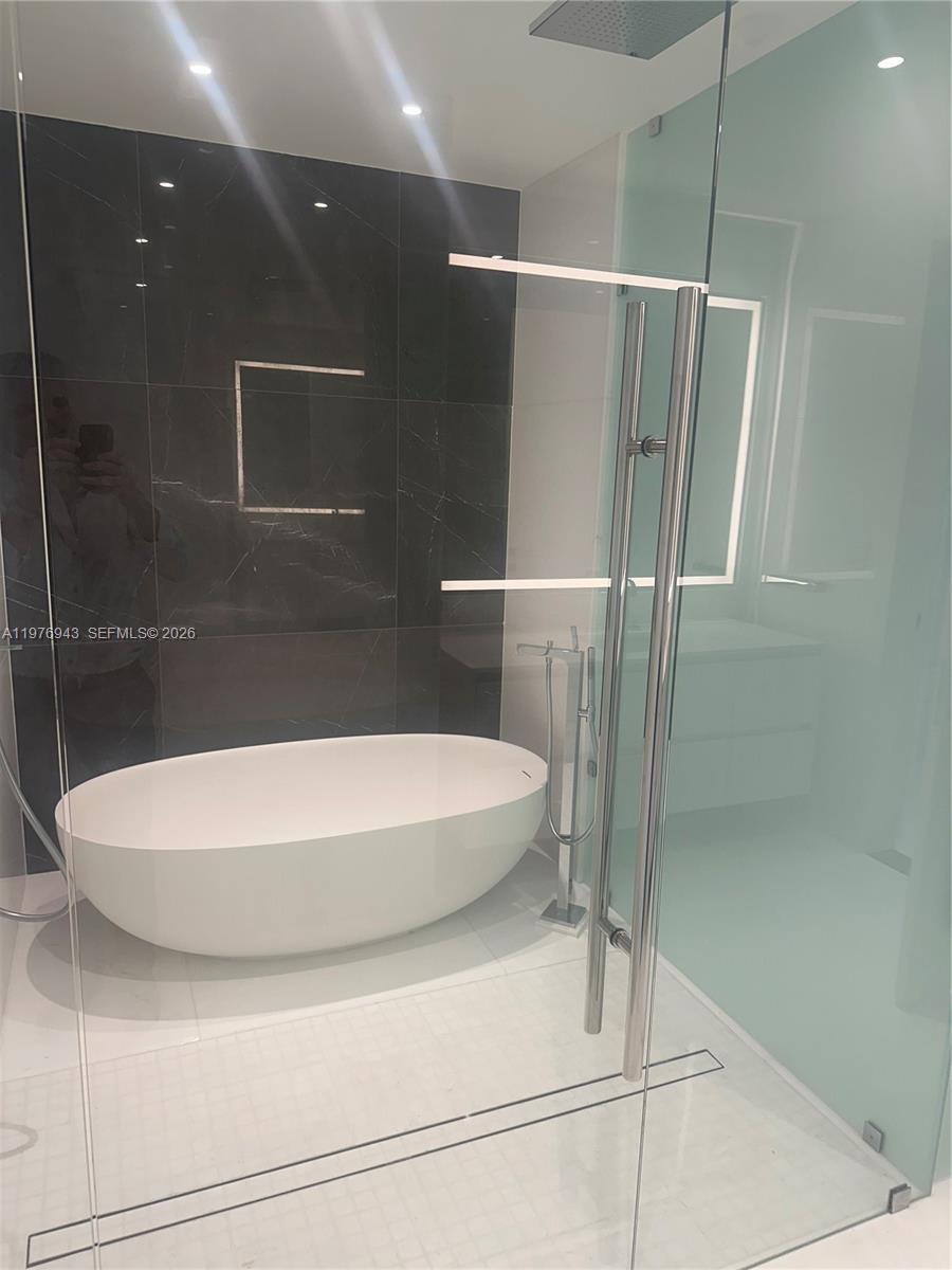 300 Biscayne Blvd Way #1909 Miami, FL 33131