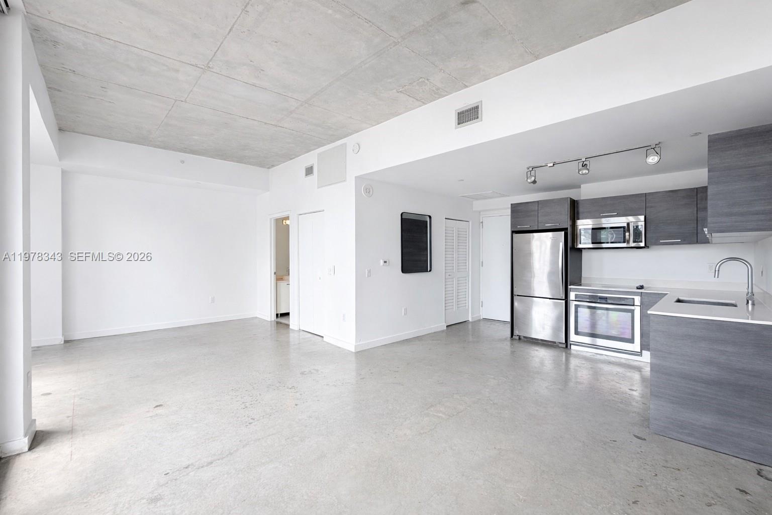 151 SE 1st St #3007 Miami, FL 33131