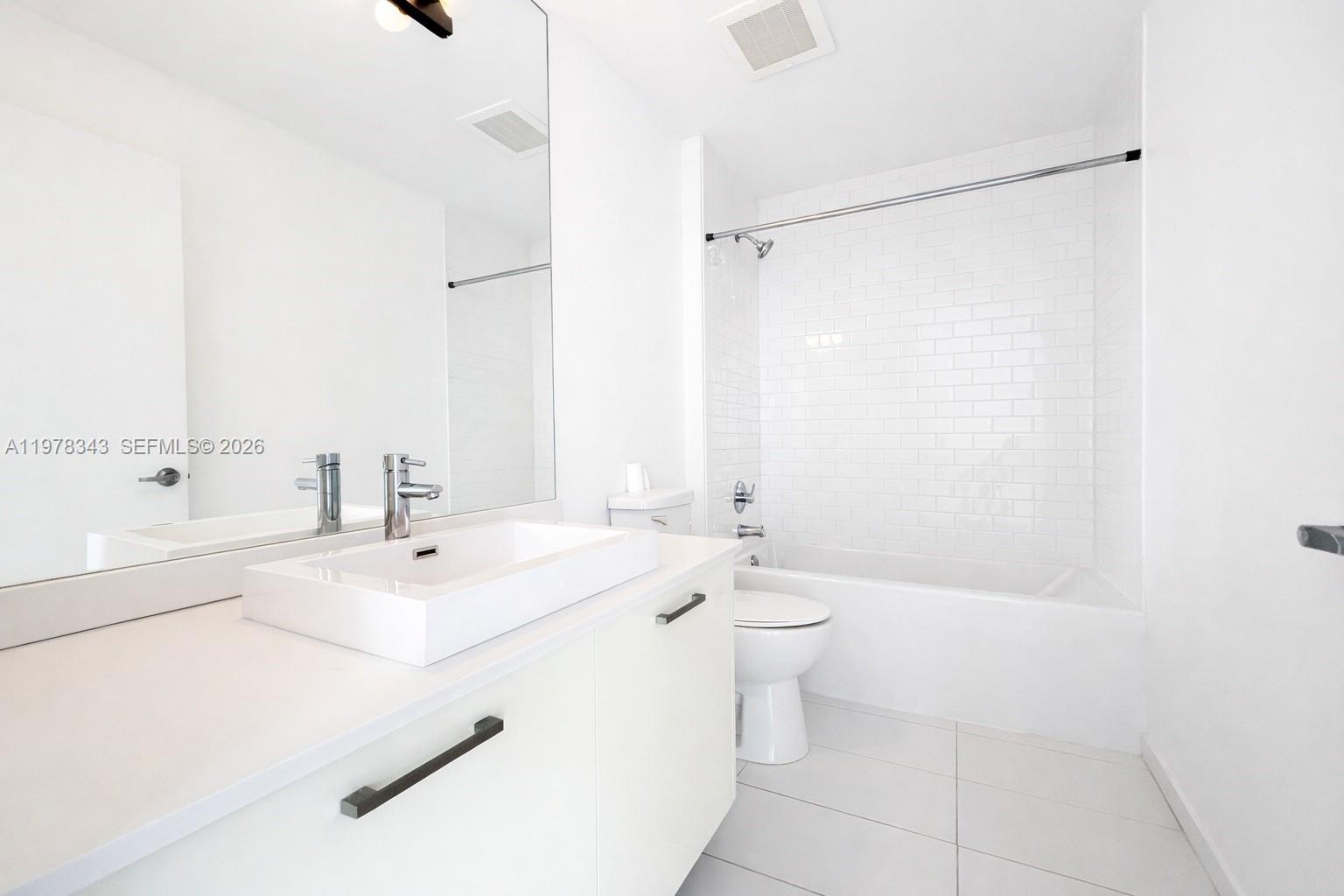 151 SE 1st St #3007 Miami, FL 33131